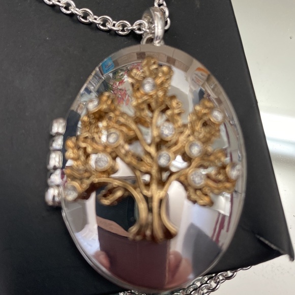 Avon Vintage Locket Necklace - Picture 4 of 6